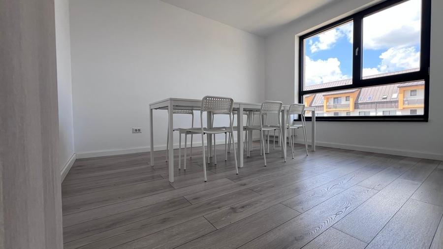 Apartament cu 4 camere decomandat în Bragadiru