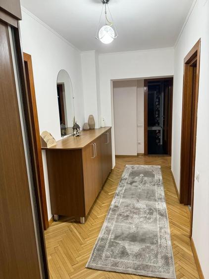 Apartament cu 3 camere decomandat, mobilat în Calea Călărașilor