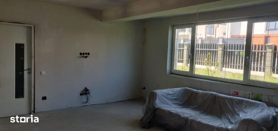 Casă cu 5 camere cu Teren 500 Mp în Chinteni