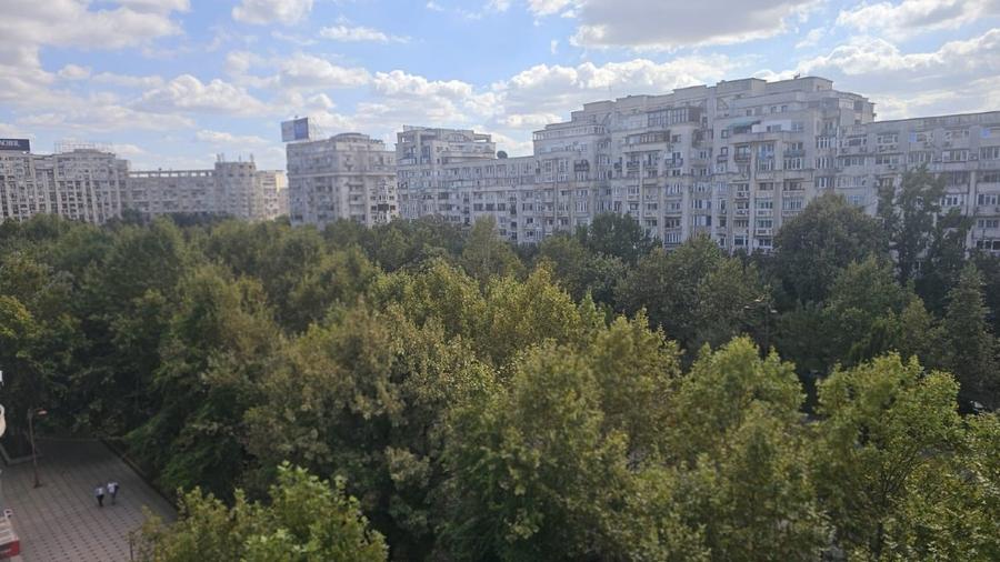 Apartament cu 4 camere decomandat în Decebal