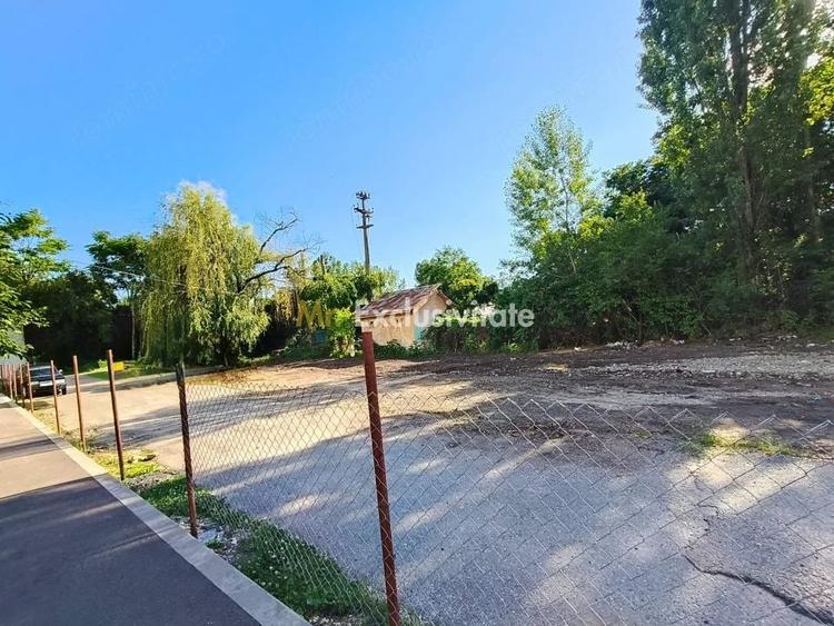 Teren de 702 mp, în 9 Mai