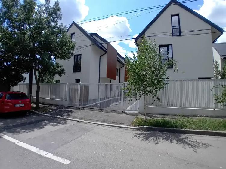 Duplex cu 5 camere cu Canalizare în Străulești
