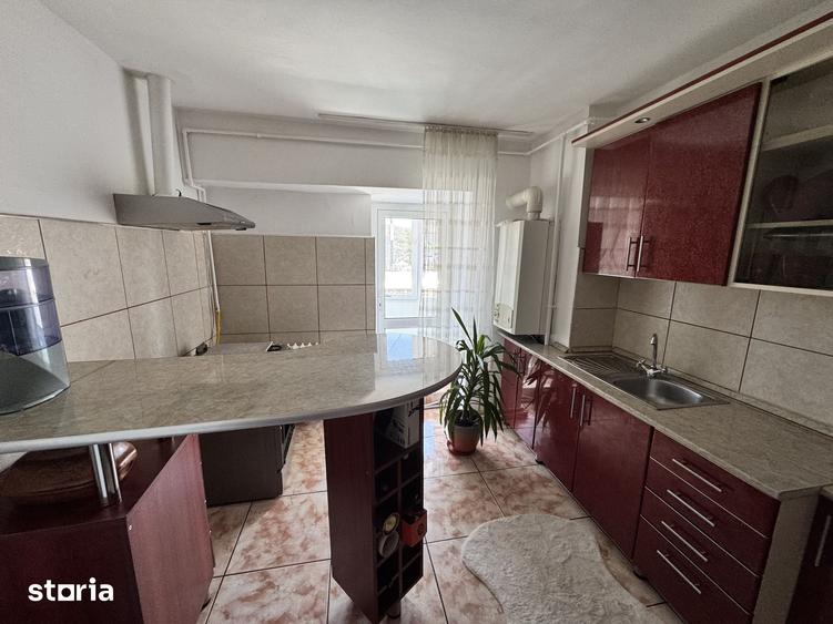 Apartament cu 3 camere decomandat în Exterior Vest