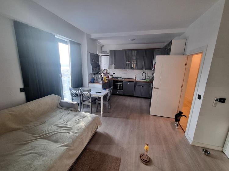 Apartament cu 3 camere decomandat în Faleza Nord