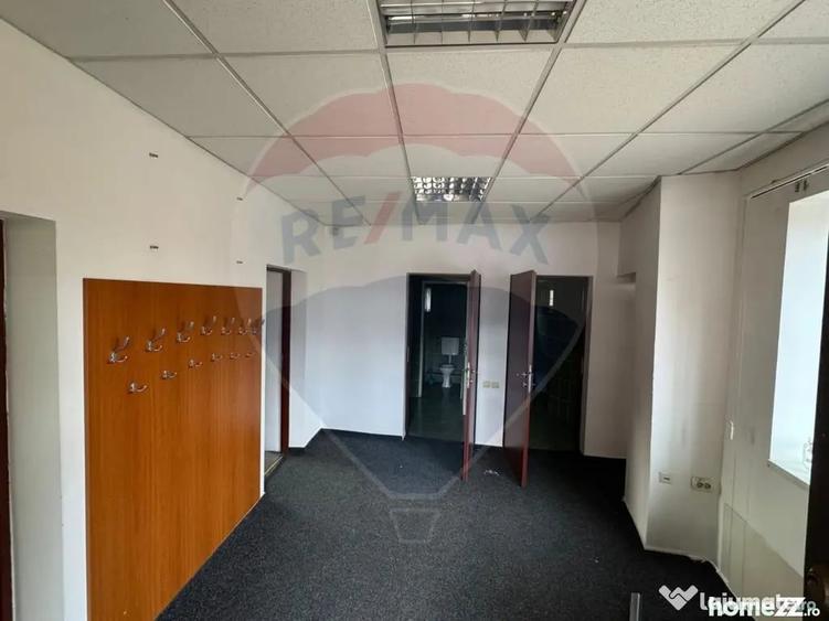 Casă cu 5 camere cu Teren 1363 Mp în Mărăști