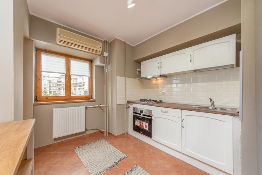 Apartament cu 3 camere decomandat, mobilat în Unirii