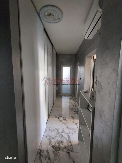 Apartament cu 3 camere în Metalurgiei