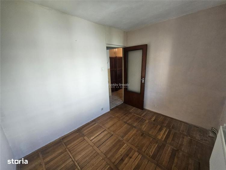 Apartament cu 4 camere decomandat în Central