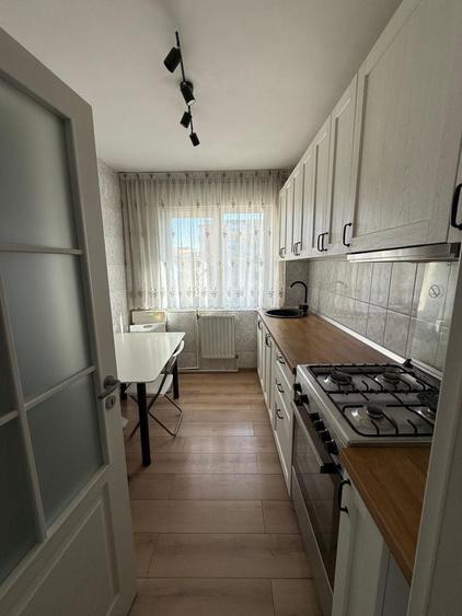 Apartament cu 3 camere semidecomandat în Central
