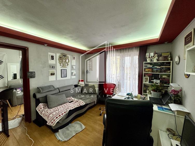 Apartament cu 3 camere semidecomandat în Botizului