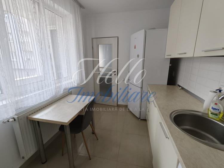 Apartament cu 3 camere decomandat, mobilat în Florești