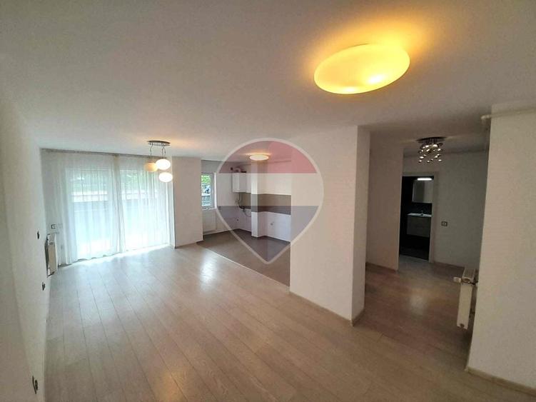 Apartament cu 2 camere semidecomandat în Sopor