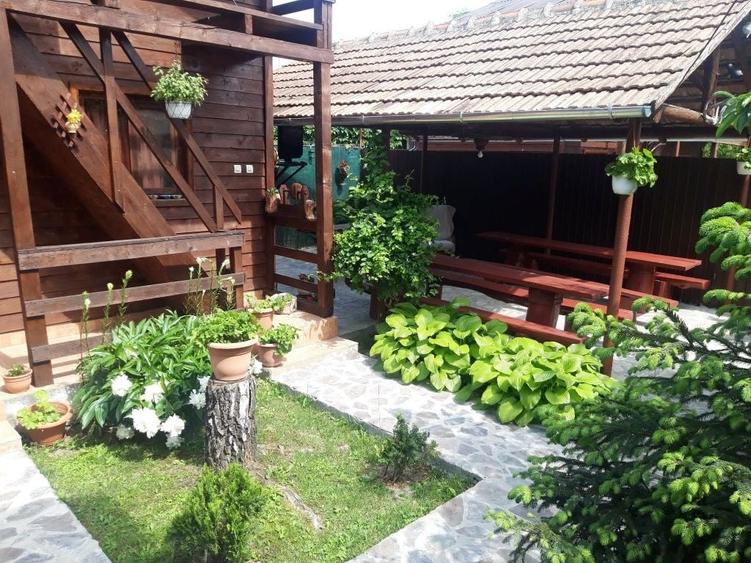 Casă cu 4 camere în Băile 1 Mai