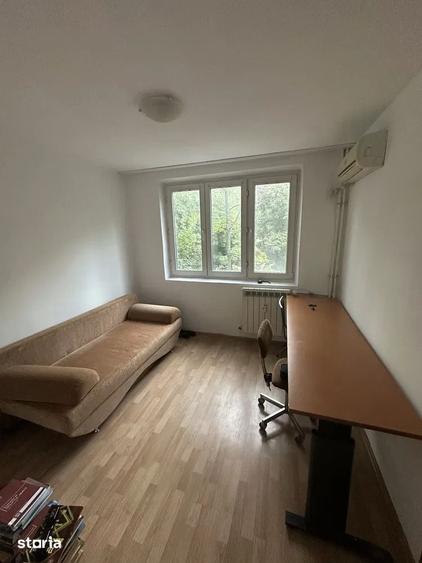 Apartament cu 3 camere în Drumul Taberei