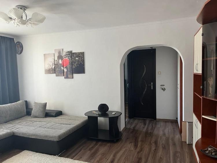 Apartament cu 2 camere semidecomandat, mobilat în Central