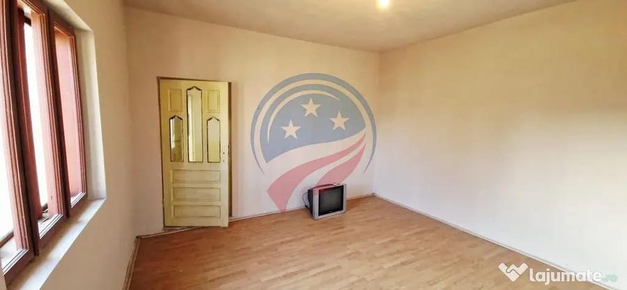Casă cu 3 camere cu Teren 7952 Mp în Brădești