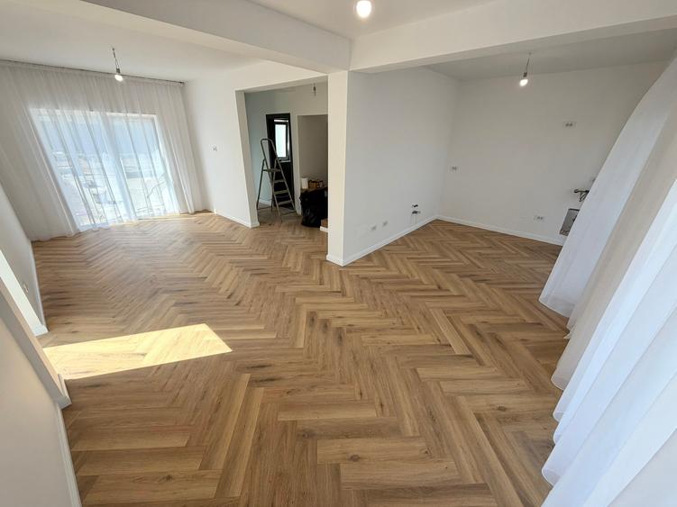 Duplex cu 4 camere cu Canalizare în Bucium