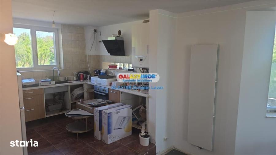 Casă cu 5 camere cu Teren 1000 Mp în Străulești
