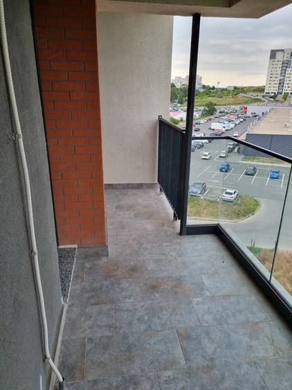 Apartament cu 3 camere decomandat în Exterior Vest