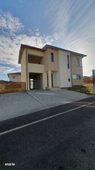 Casă cu 4 camere cu Teren 445 Mp în Central