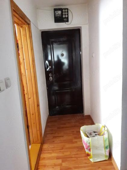 Apartament cu 4 camere decomandat în Vama