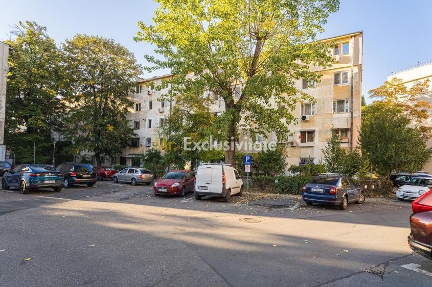 Apartament cu 3 camere decomandat în Vitan