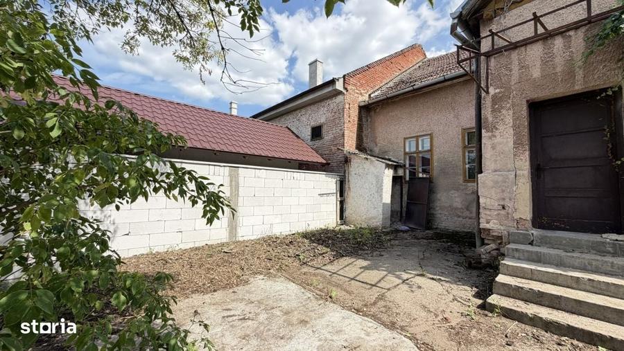 Casă cu 4 camere în Central