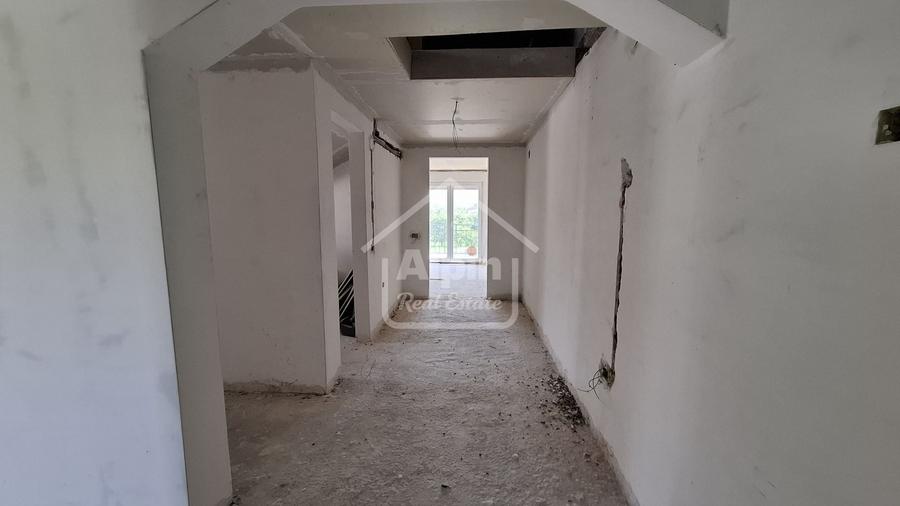 Duplex cu 4 camere cu Canalizare în Cărpiniș