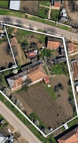 Casă cu 5 camere cu Teren 1000 Mp în Central