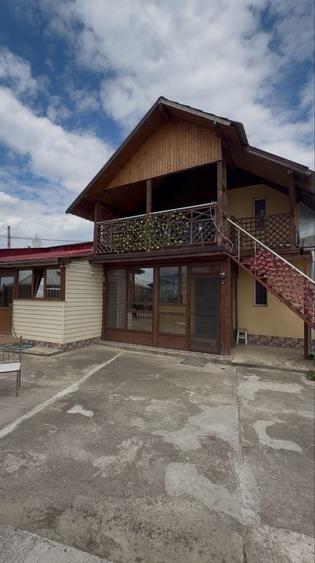 Casă cu 4 camere în Moldoveni