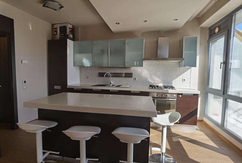 Apartament cu 4 camere semidecomandat, mobilat în Iancu Nicolae