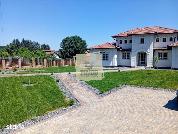 Casă cu 5 camere cu Teren 800 Mp în Sadu
