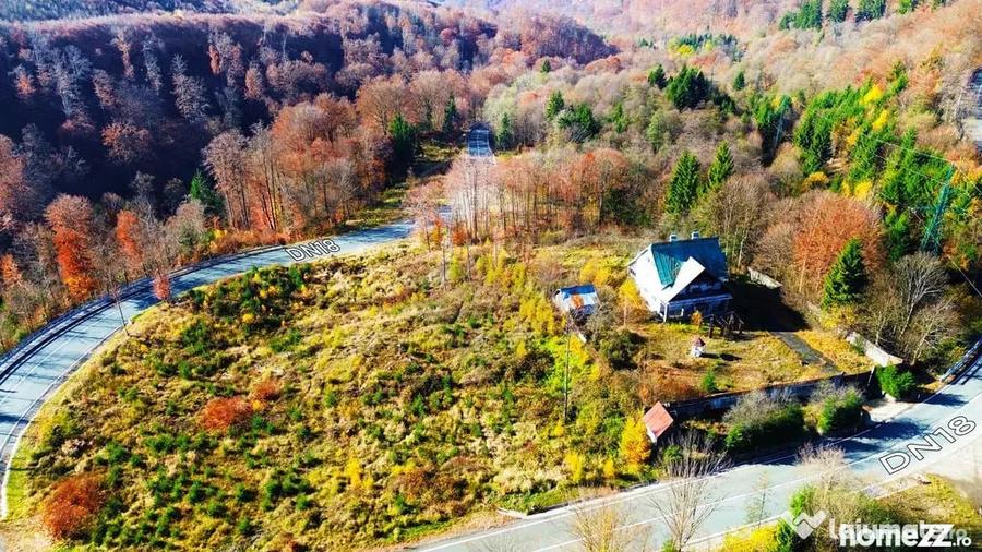 Casă cu 7 camere cu Teren 2900 Mp în Est