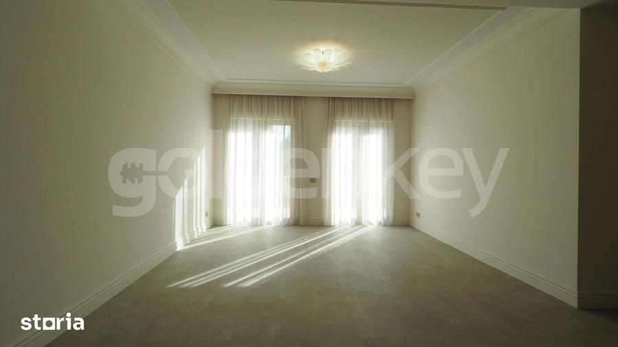 Casă cu 7 camere cu Teren 550 Mp în Central