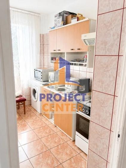 Apartament cu 2 camere semidecomandat în Craiovei