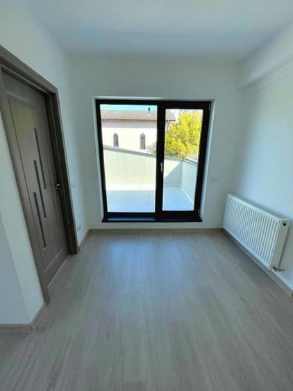 Casă individuală cu 6 camere cu Teren 150 Mp în Tei