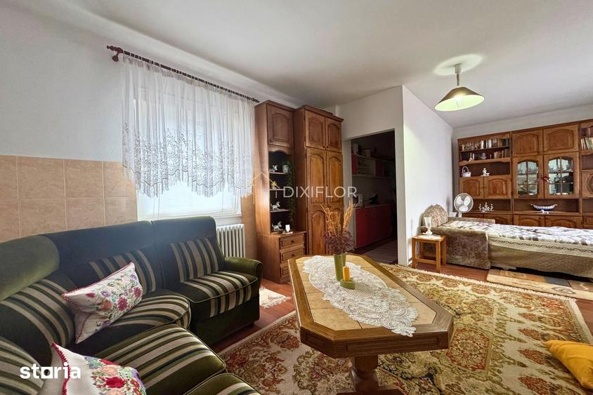 Casă cu 9 camere cu Teren 336 Mp în Central