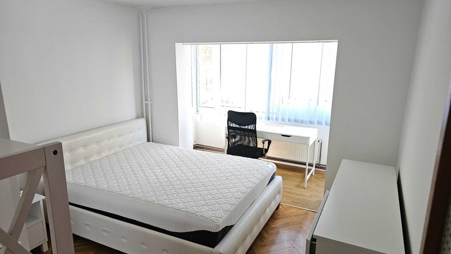 Apartament cu 4 camere decomandat în Zorilor