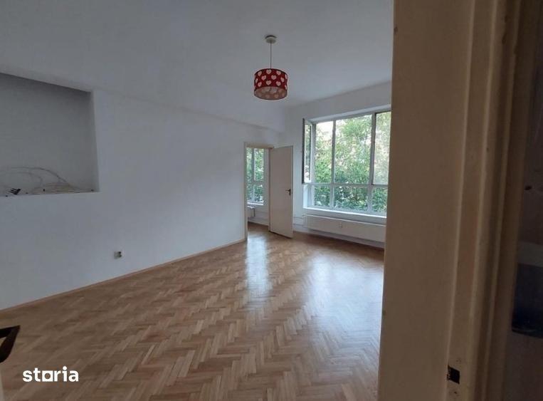 Apartament cu 3 camere în Romană