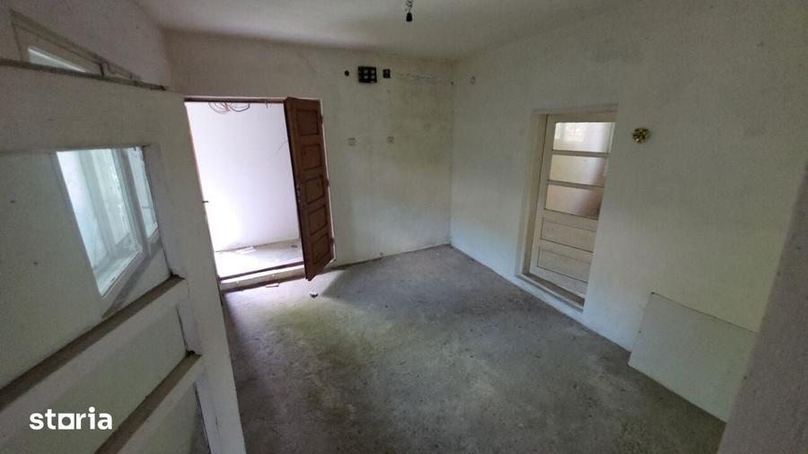 Casă cu 6 camere cu Teren 1444 Mp în Central