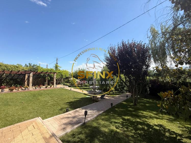 Casă individuală cu 8 camere cu Piscina în Șindrilița