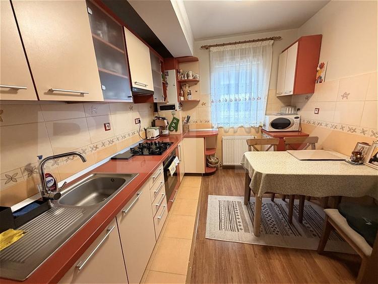 Apartament cu 3 camere decomandat, mobilat în Florești