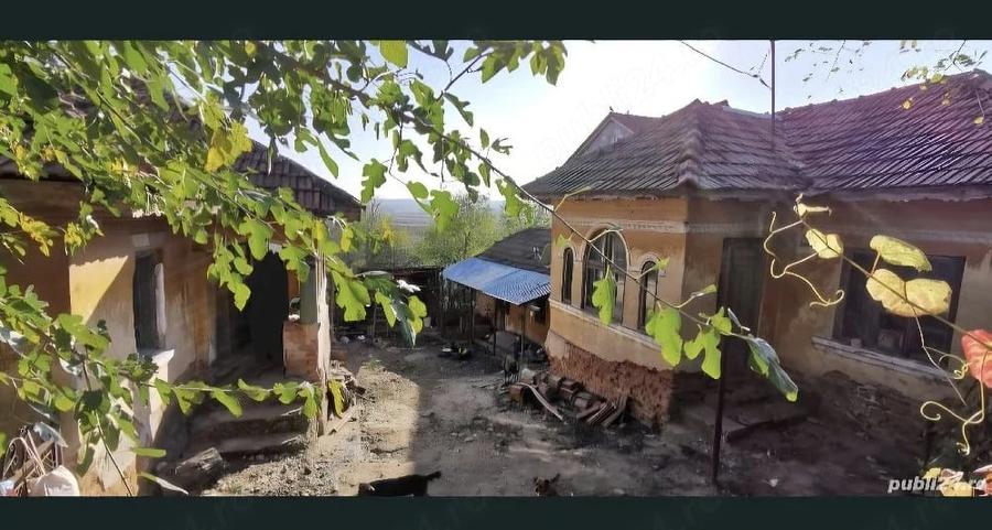 Casă cu 3 camere cu Teren 2000 Mp în Coțofenii din Față