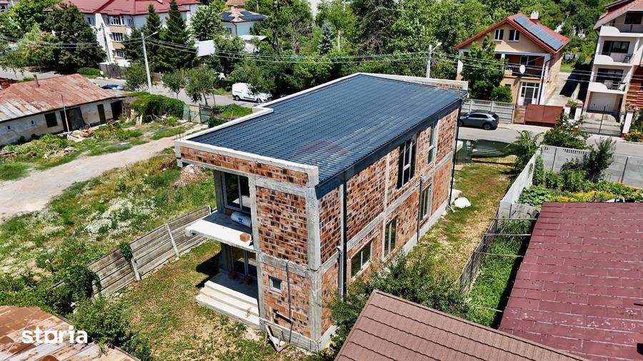 Casă cu 5 camere cu Teren 400 Mp în Central