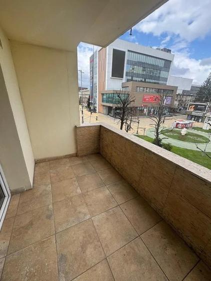 Apartament cu 3 camere decomandat în Ultracentral