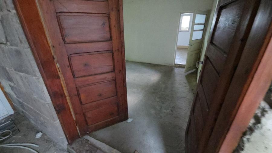 Casă individuală cu 6 camere cu Teren 1444 Mp în Central