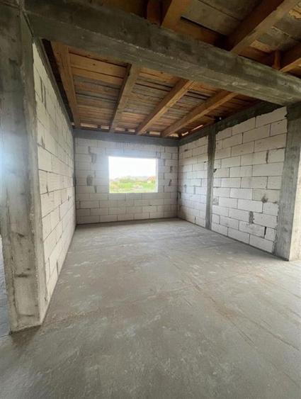 Casă cu 4 camere cu Teren 487 Mp în Sântandrei