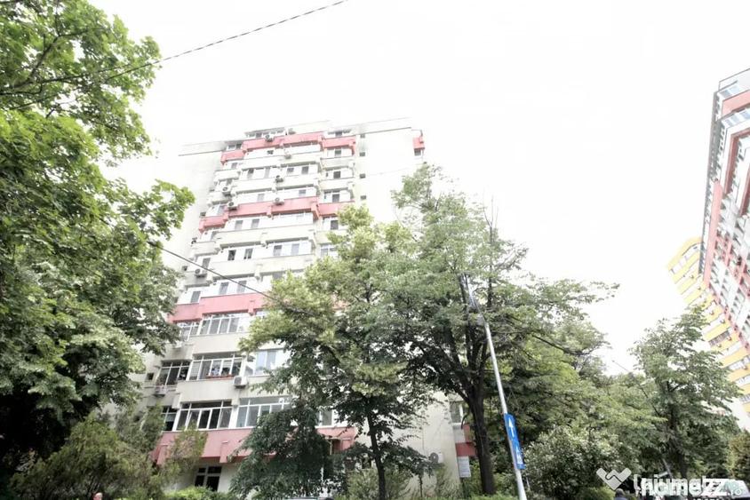 Apartament cu 3 camere decomandat în Teiul Doamnei