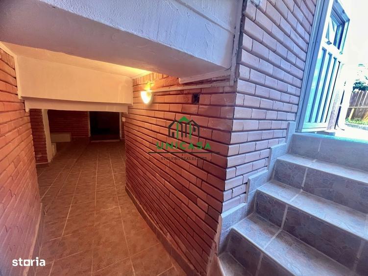 Casă cu 4 camere în Poenari