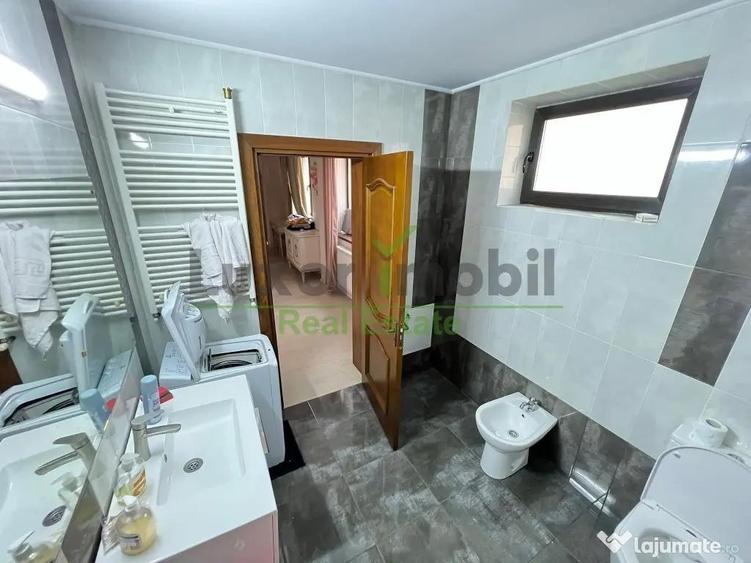 Casă cu 8 camere cu Teren 800 Mp în Bucium